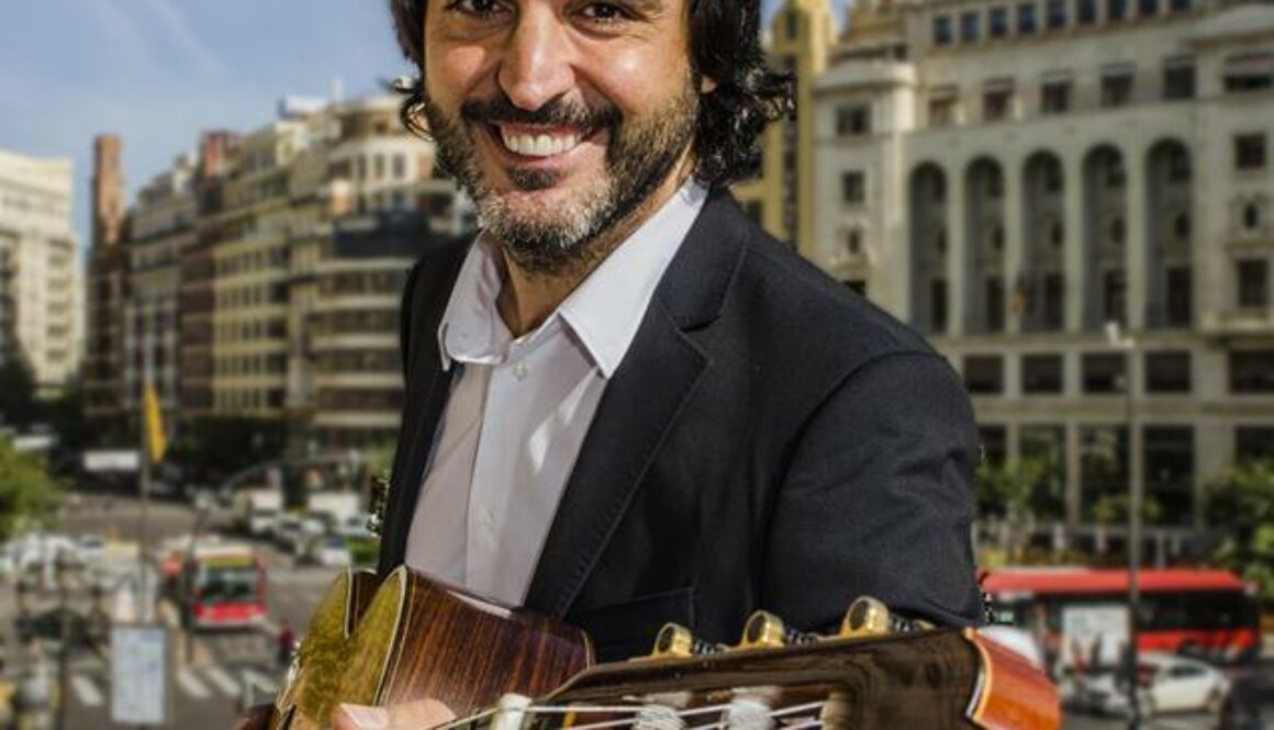 Ayuntamiento_valencia_guitarra_toni_cotoli