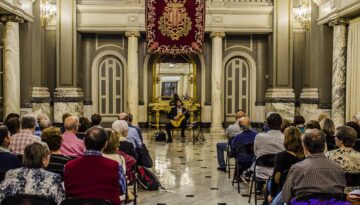 Ayuntamiento_valencia_guitarra_toni_cotoli